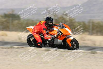 media/Dec-01-2025-Moto Forza (Mon) [[2daa91e15f]]/3-Beginner Group/Session 2 (Turn 7 Inside Pans)/